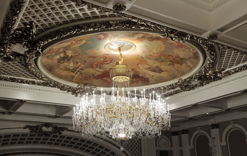 Cincinnati Music Hall installs ArcLamp chandelier