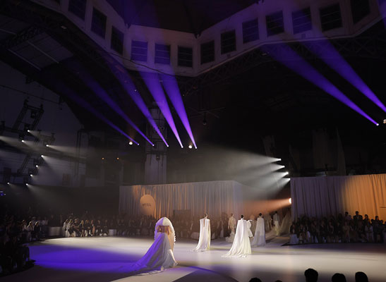 Hog Delivers Flexibility and Stability for Barcelona Bridal Fashion Week