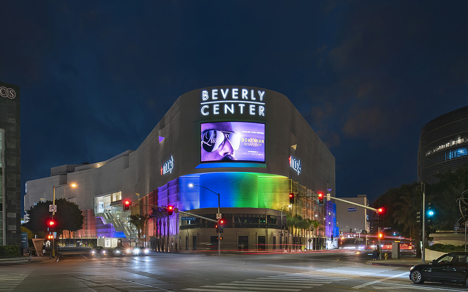 A single ETC MSCX controls hundreds of Beverly Center exterior fixtures