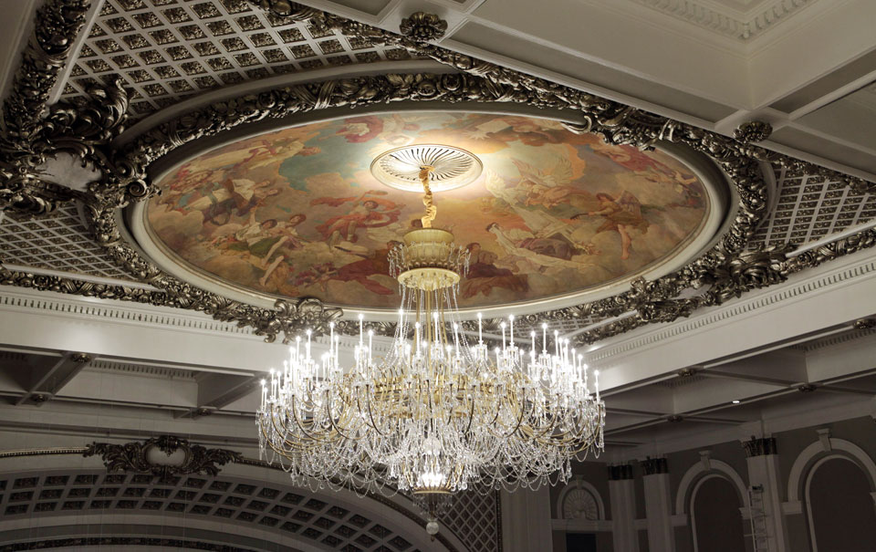 Cincinnati Music Hall installs ArcLamp chandelier