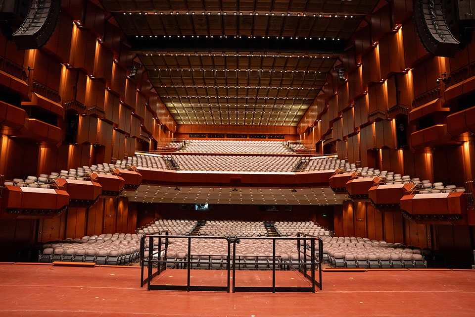 Alte Oper Frankfurt Shines with ETC Navis and F-Drive 