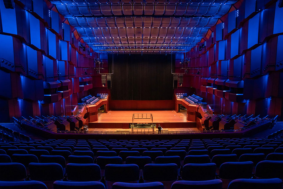 Alte Oper Frankfurt Shines with ETC Navis and F-Drive 