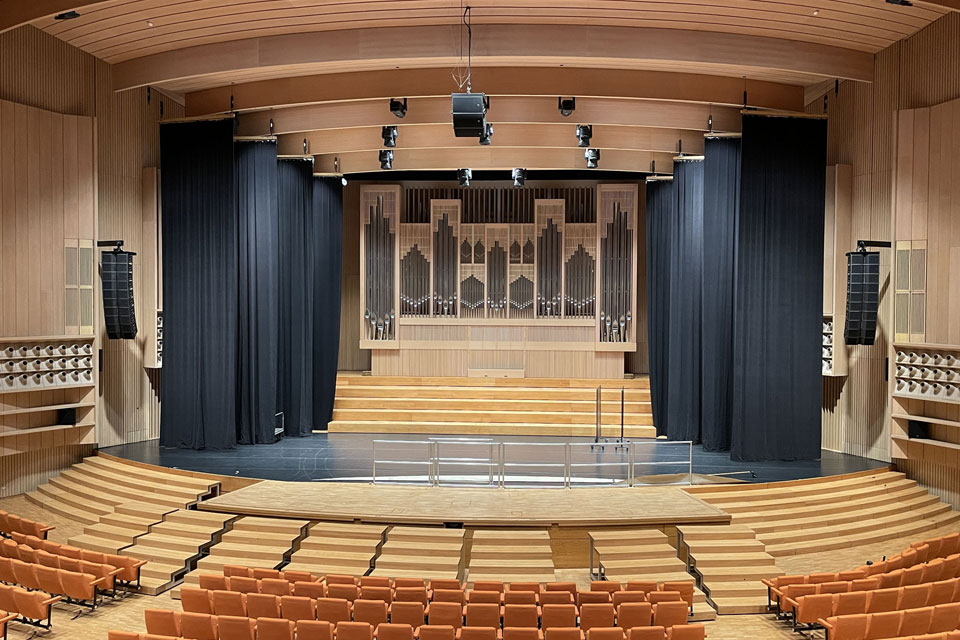 Brucknerhaus Linz switches to LED lighting with ETC