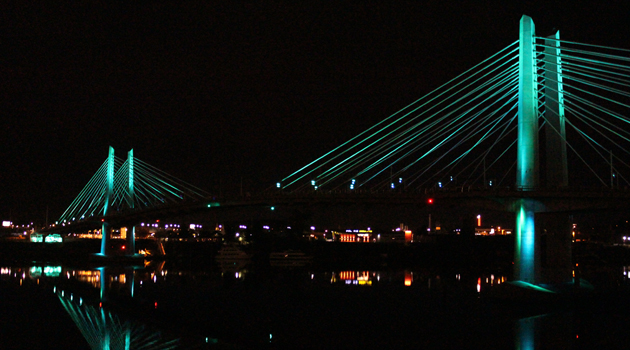 Tilikum Crossing, cool wash reflection